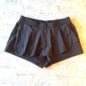 Fabletics black skort ruffle athletic golf shorts. Size S.